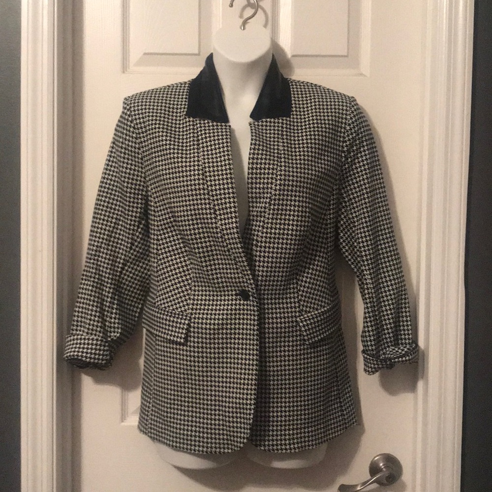 👠 Gorgeous and Comfortable Bryant Blazer ❤️